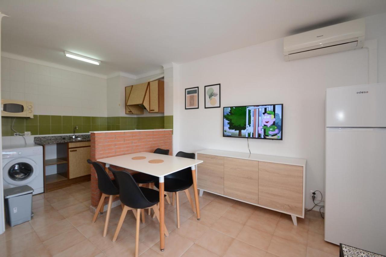 Apartamentos Familiares Sa Gavina Estartit Лестартит Екстериор снимка