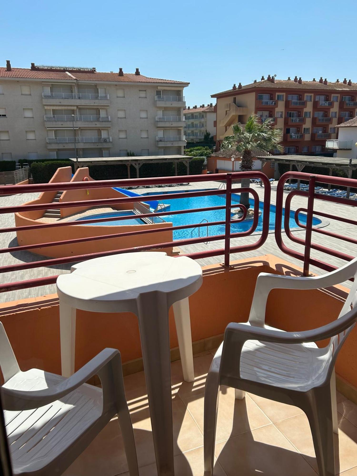 Apartamentos Familiares Sa Gavina Estartit Лестартит Екстериор снимка